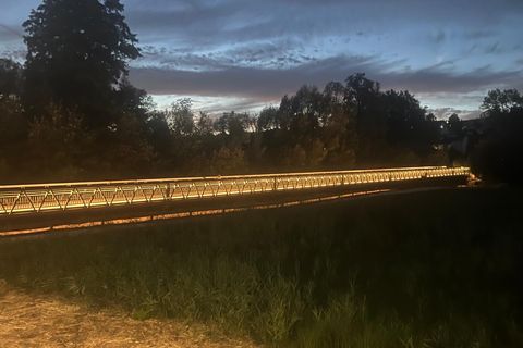 Brücke über den Leinbach ist fertig gestellt