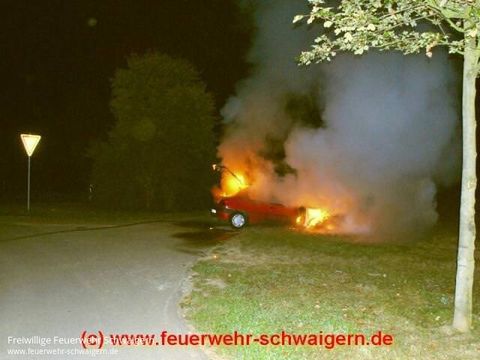 26.09.2011 – PKW brennt vollständig aus