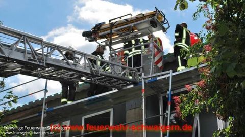 08.08.2012 – Person nach Sturz auf Dach schwer verletzt
