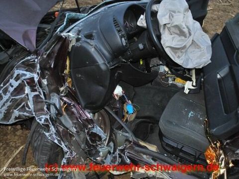 04.10.2012 – PKW Fahrerin schwer verletzt