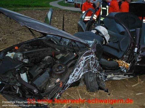 04.10.2012 – PKW Fahrerin schwer verletzt