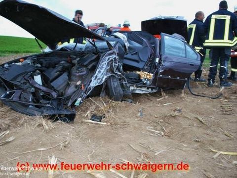 04.10.2012 – PKW Fahrerin schwer verletzt