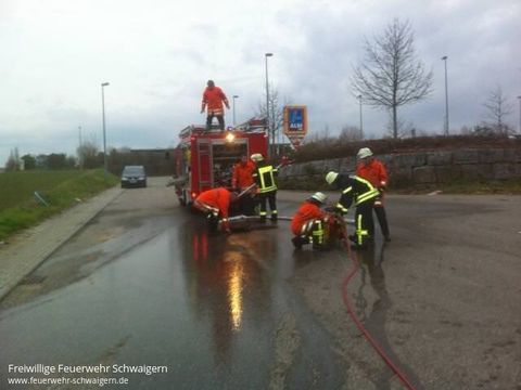 24.11.2012 – Brennender Altkleider Container