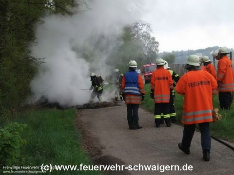 01.05.2013 – Brennender Misthaufen