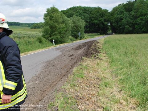 14.06.2013 – Fahrbahn auf 30 m Länge verschmutzt