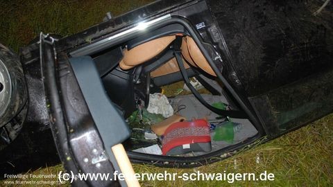 14.07.2013 – PKW landet in Rapsfeld