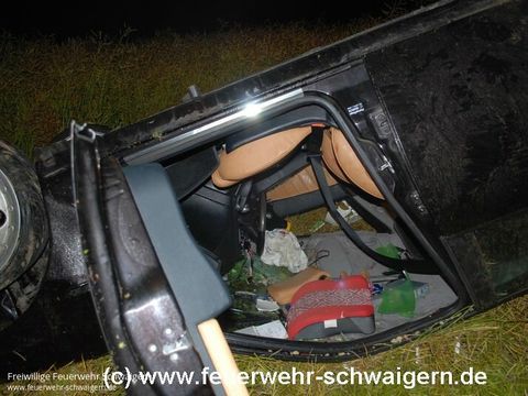 14.07.2013 – PKW landet in Rapsfeld