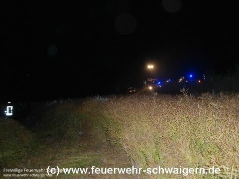 14.07.2013 – PKW landet in Rapsfeld