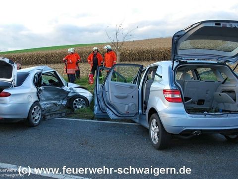 02.11.2013 – Frontalzusammenstoß - Fahrer schwer verletzt