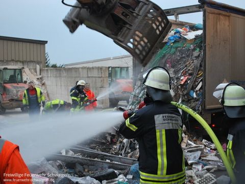 05.12.2013 – Ladung eines LKW brennt