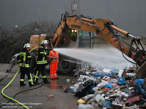05.12.2013 – Ladung eines LKW brennt