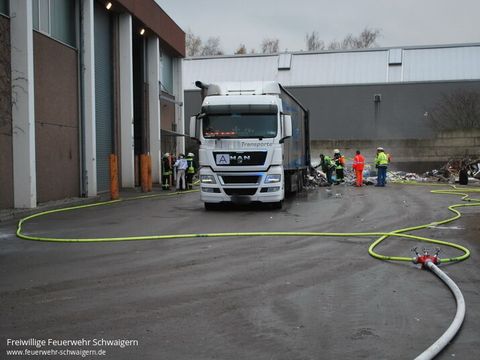05.12.2013 – Ladung eines LKW brennt