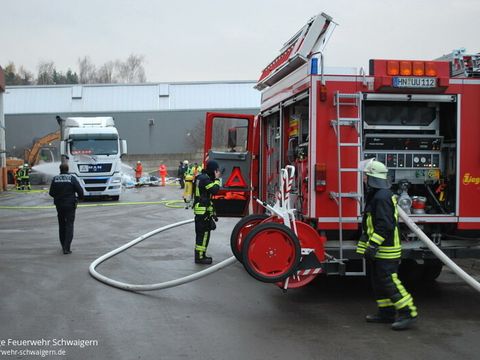 05.12.2013 – Ladung eines LKW brennt