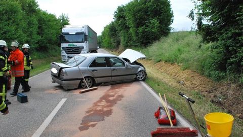 28.05.2014 – Auslaufender Kraftstoff nach Verkehrsunfall