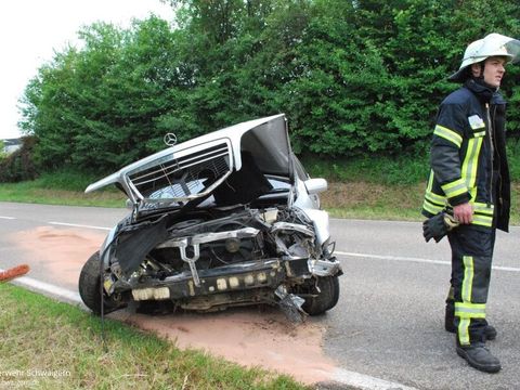 28.05.2014 – Auslaufender Kraftstoff nach Verkehrsunfall