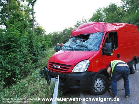 02.07.2014 – Wohnwagengespann stürzt in steile Böschung