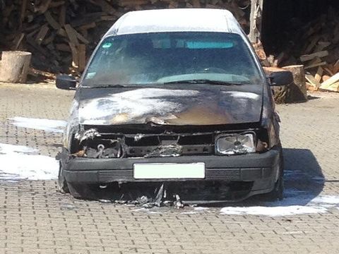 17.06.2015 – PKW brennt fast vollsändig aus