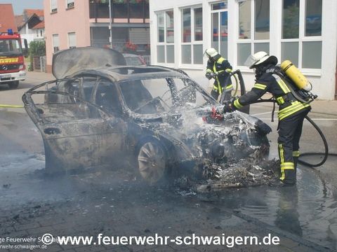 10.08.2015 – PKW brennt vollständig aus