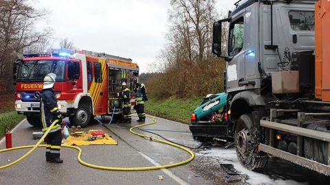 30.11.2015 – Tödlicher Verkehrsunfall auf der L1107 Richtung Stetten