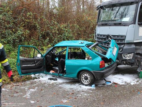 30.11.2015 – Tödlicher Verkehrsunfall auf der L1107 Richtung Stetten