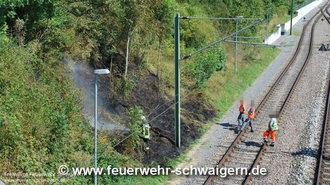 31.08.2016 – Böschung neben Stadtbahnstrecke brennt