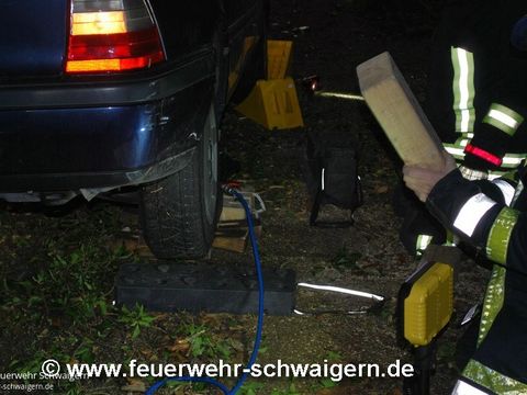 13.01.2017 – PKW auf Baum