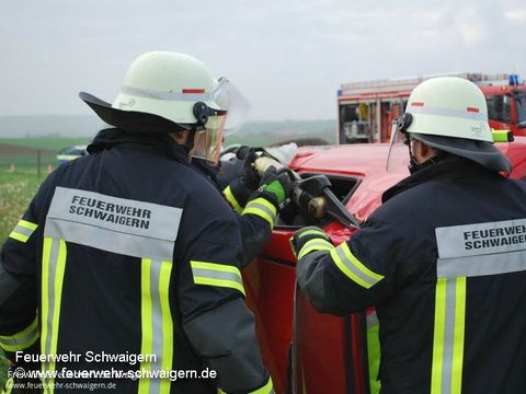 09.05.2017 – PKW kommt von der Fahrbahn ab und überschlägt sich.