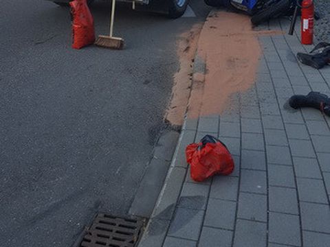 16.10.2017 – Motorradfahrer nach Kontakt mit Bordstein verunglückt