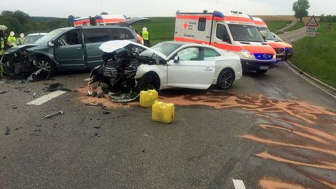 02.05.2018 – Auslaufende Betriebsstoffe nach Verkehrsunfall
