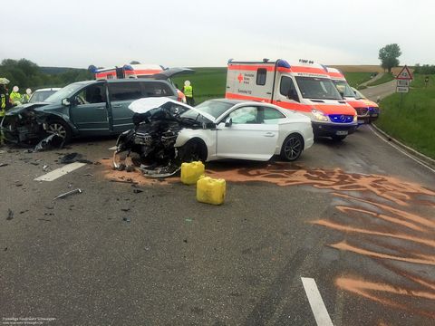 02.05.2018 – Auslaufende Betriebsstoffe nach Verkehrsunfall