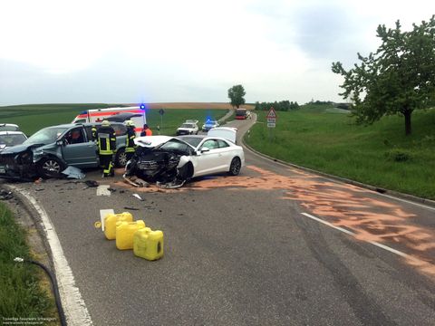 02.05.2018 – Auslaufende Betriebsstoffe nach Verkehrsunfall