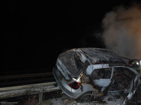 19.11.2018 – PKW auf der B293 in Vollbrand