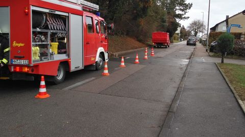 24.12.2018 – Loch in der Fahrbahndecke musste abgesichert werden