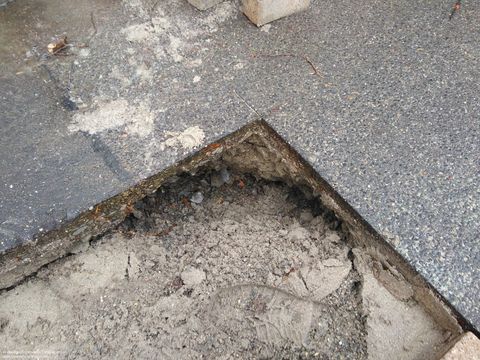 24.12.2018 – Loch in der Fahrbahndecke musste abgesichert werden