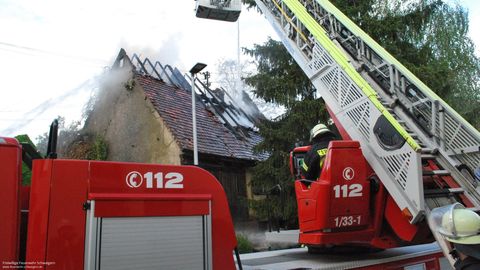 24.04.2019 – Leerstehendes Gebäude brennt