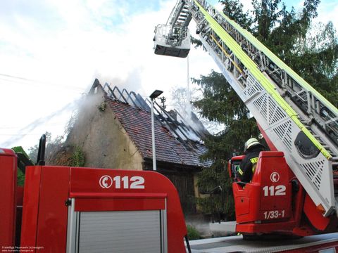 24.04.2019 – Leerstehendes Gebäude brennt