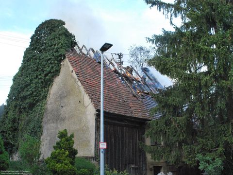 24.04.2019 – Leerstehendes Gebäude brennt