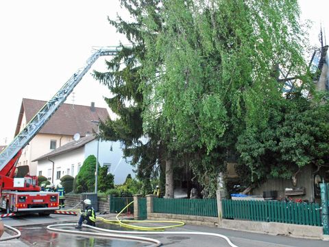 24.04.2019 – Leerstehendes Gebäude brennt