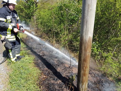 25.04.2019 – Flächenbrand am Bahndamm