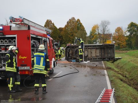 19.10.2019 – Lieferwagen überschlägt sich