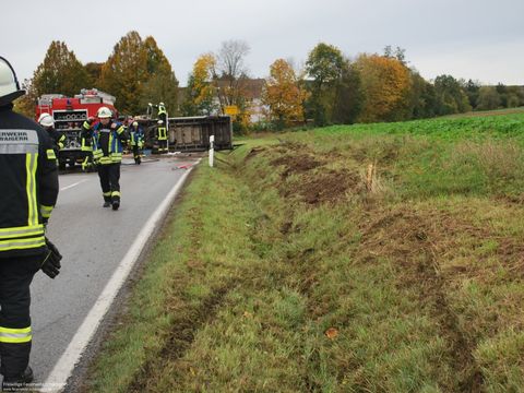 19.10.2019 – Lieferwagen überschlägt sich