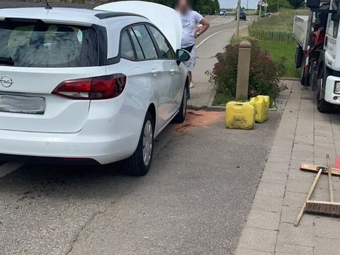 26.06.2021 – Auslaufender Kraftstoff aus Neuwagen