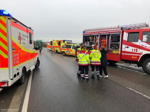 03.11.2021 – Vier verletzte Personen nach Verkehrsunfall auf B293