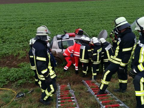 04.11.2021 – Mit Fahrzeug von Fahrbahn abgekommen (K2160 Schwaigern - Stetten)