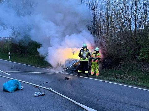 30.03.2024 – Auffahrunfall mit PKW-Brand auf B293