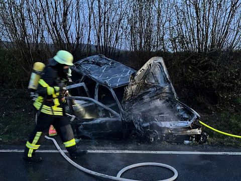 30.03.2024 – Auffahrunfall mit PKW-Brand auf B293