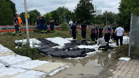 03.06.2024 – Sandsäcke füllen und Hang absichern