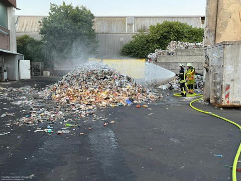 19.07.2025 – Brandmeldeanlage in Recyclingbetrieb hatte ausgelöst
