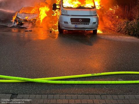 16.02.2026 – E-Auto brennt in Schafackerstraße