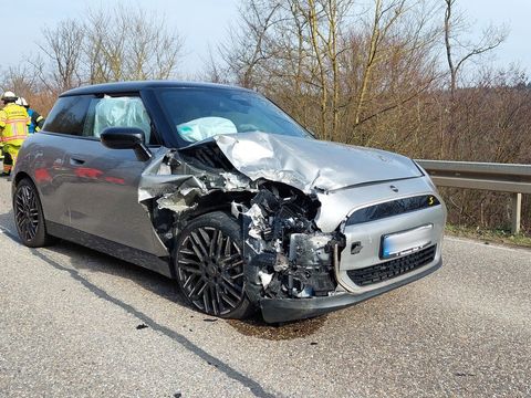 08.03.2026 – E-Call Notruf nach Verkehrsunfall auf der L1107 (Stetten-Brackenheim)